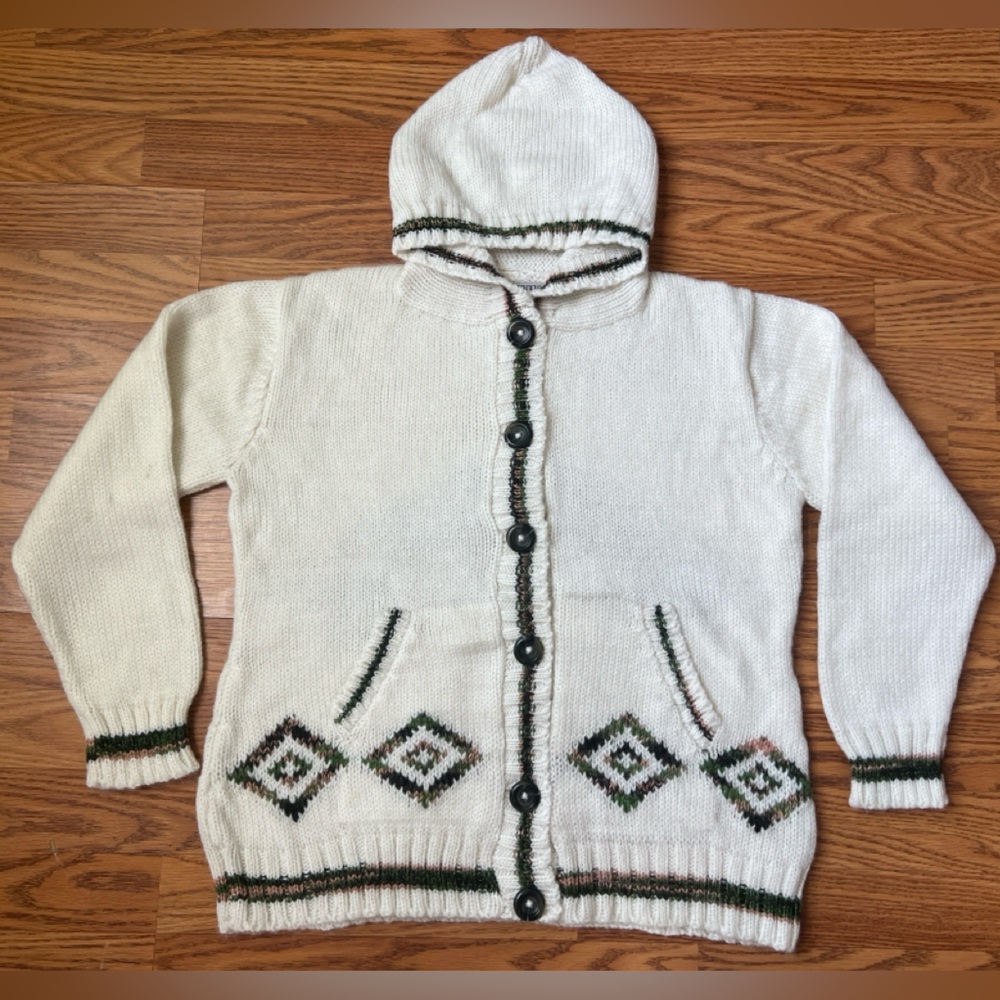 Cozy Cream Hooded Sweater with Geometric Patterns - Made in Peru